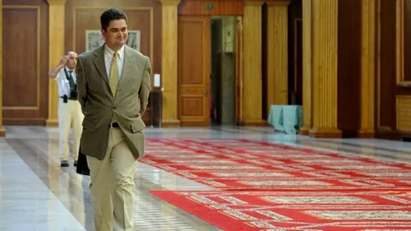 Paleologu, Preda, Papahagi au organizat în Piața Victoriei o tombolă cu diplome de doctorat