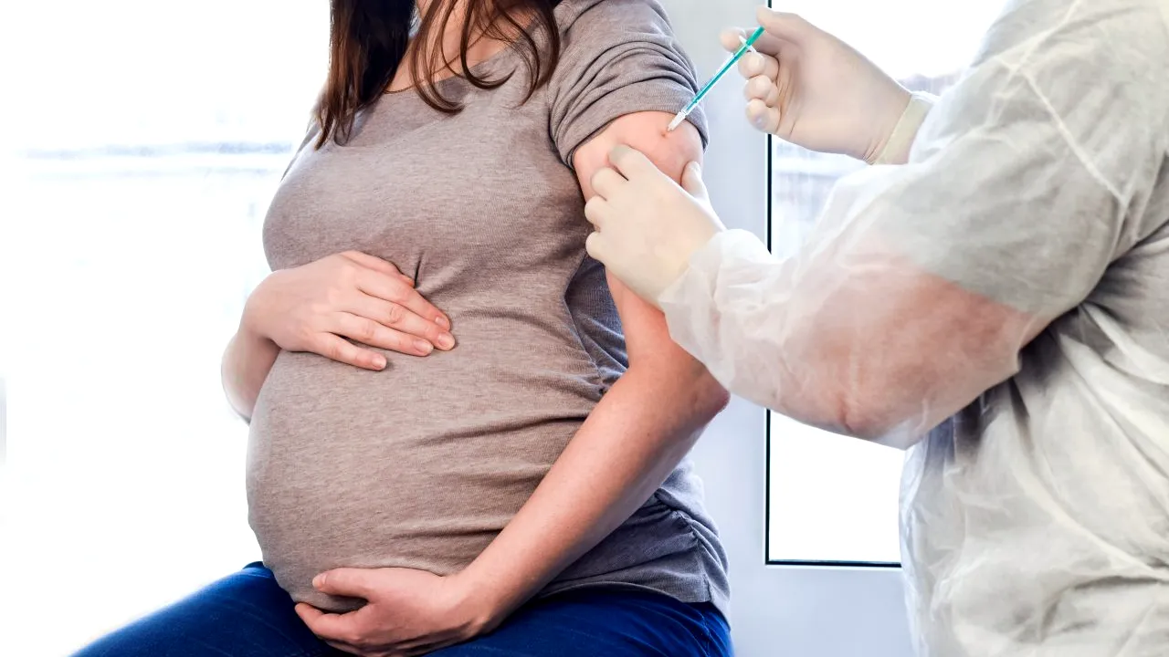 Radu Vlădăreanu, președintele Societății de Obstetrică și Ginecologie, apel către femeile însărcinate: „Nu amânați vaccinarea până după naștere! Ar putea fi prea târziu”