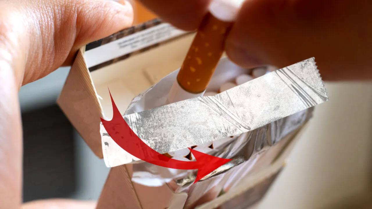 Detaliul pe care puțini îl știu. Care este rolul foliei de aluminiu din pachetele de țigări, de fapt