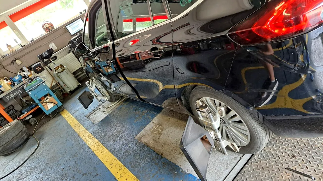 Cât costă REVIZIA auto în 2025 și de ce unii șoferi plătesc chiar și 2.000 de lei