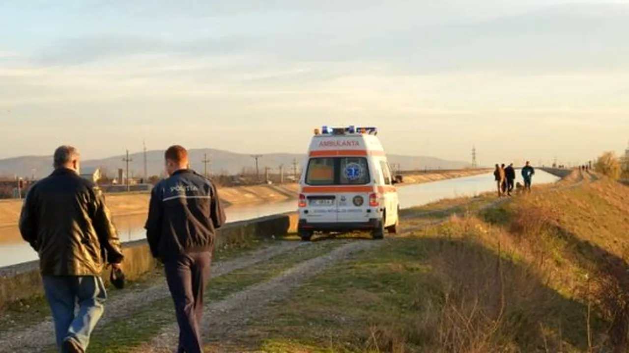O elevă s-a certat cu o colegă și a vrut să se sinucidă. Colegii au văzut biletul de adio lăsat în clasă și au salvat-o