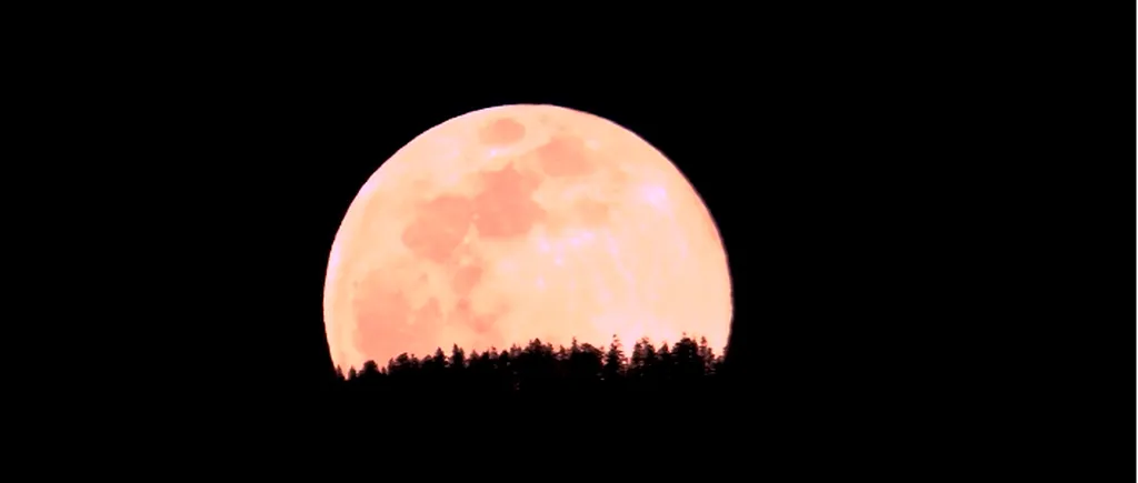 Fenomen astrologic RAR. Ce este și cum ne afectează Luna Plină Roz