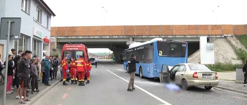 ACCIDENT GRAV în Sibiu! Un tânăr de 24 de ani a intrat cu mașina într-un autobuz oprit în stație. Băiatul nu a mai avut nicio șansă