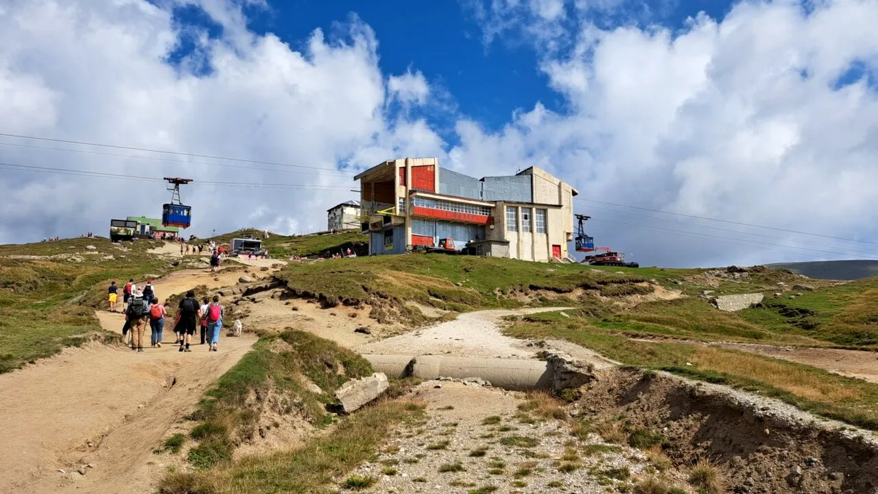 Cabana BABELE, aflată la cota 2.200 în inima Bucegilor, scoasă la vânzare. Locația s-ar putea transforma într-unul hotel exclusivist. Cât costă