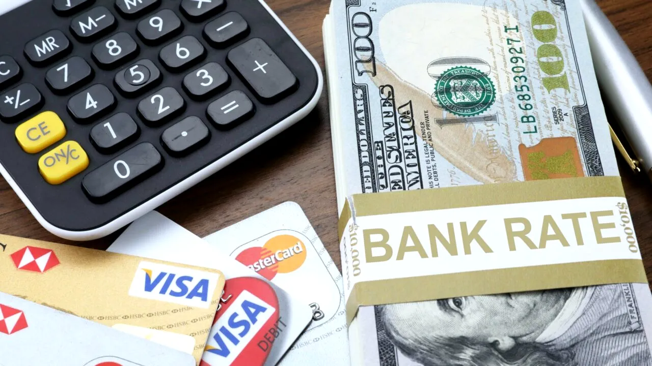 Clienții unei mari bănci din România, lăsați fără niciun ban în CONTURI în doar câteva minute. Cum i-au păcălit hackerii