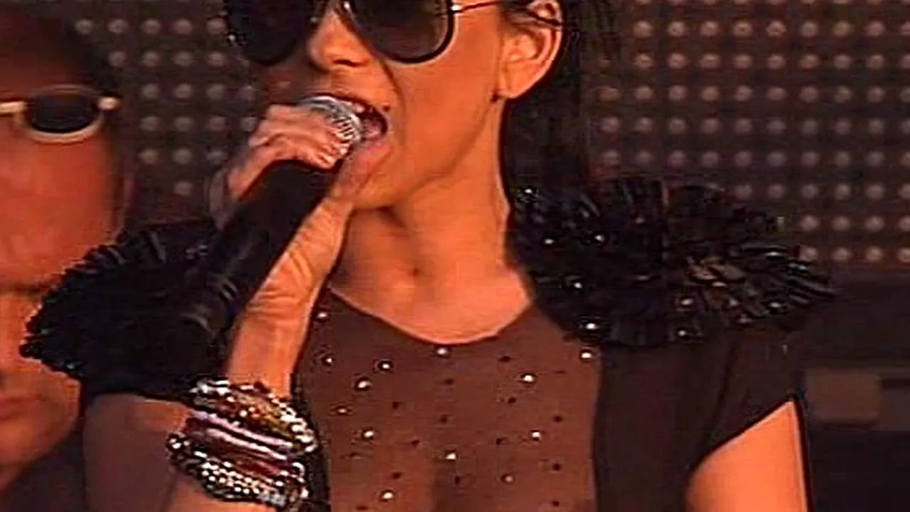 Cum a pozat Inna pe coperta ediției din ianuarie a revistei FHM din Spania. FOTO