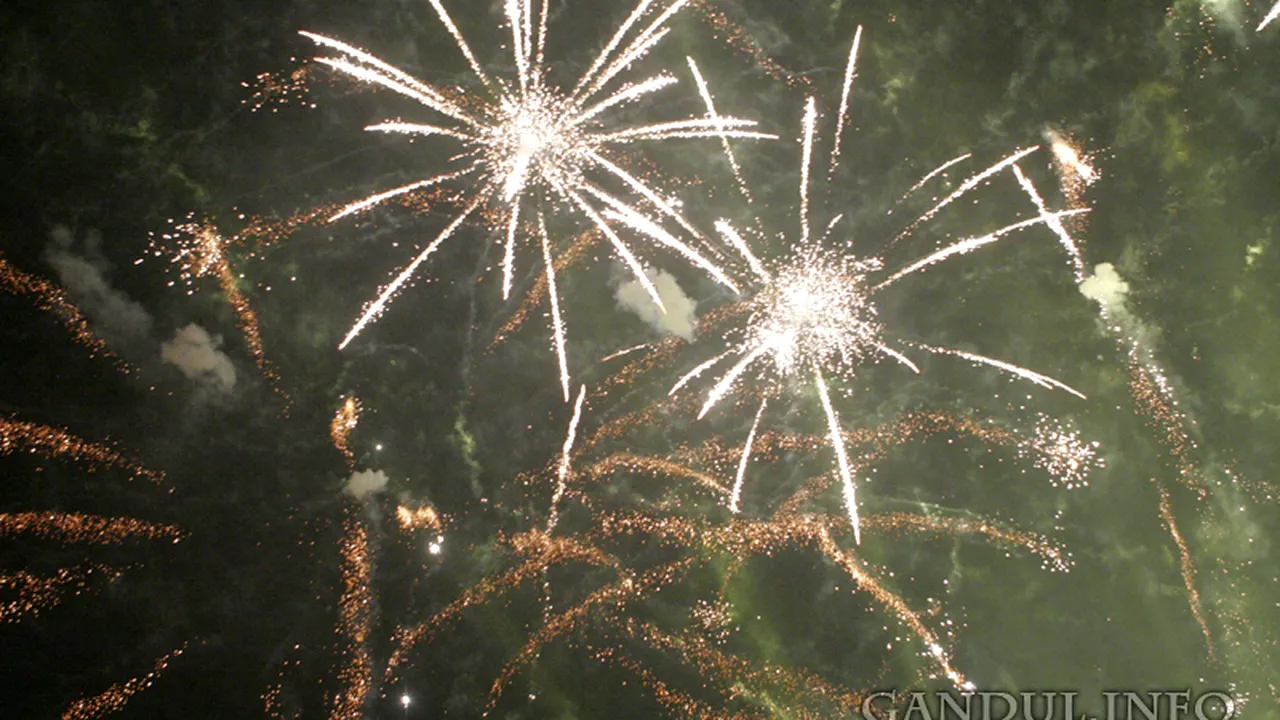 URĂRI DE ANUL NOU: MESAJE HAIOASE de trimis prin SMS de REVELION 2013