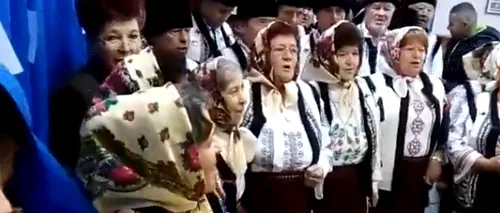 Au cântat și au votat. Într-o secție de votare din Galați, membrii unui ansamblu folcloric au oferit un spectacol emoționant: „Foaie verde, foi de cimbru, măi române să fii mândru - VIDEO
