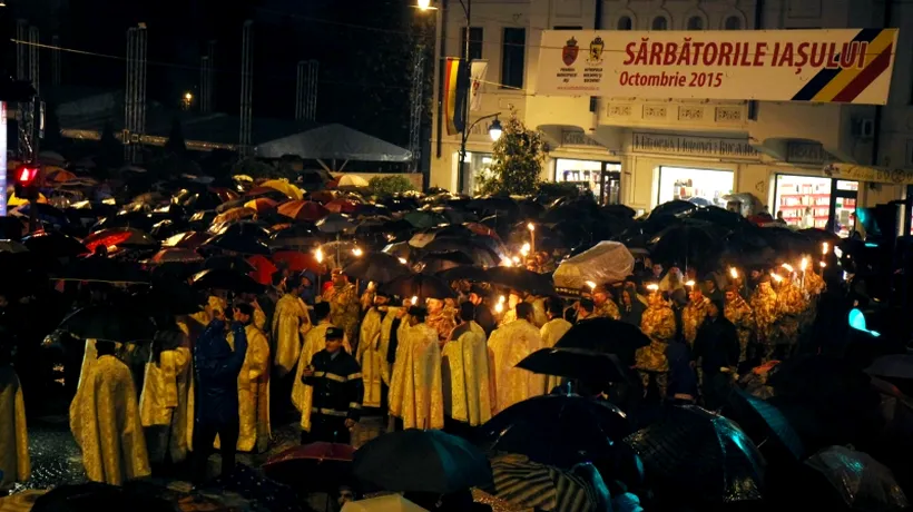 Peste 100.000 de pelerini s-au rugat la moaștele Sfintei Parascheva, la Iași