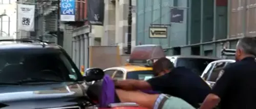 VIDEO - Ce a pățit șoferul unui Ferrari după ce a călcat pe picior un polițist american