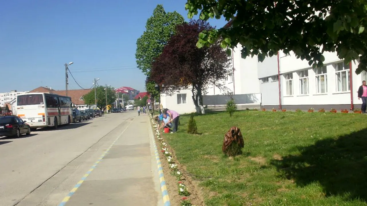 Motivul pentru care un profesor din Gorj a lăsat 123 de liceeni cu mediile neîncheiate. Un singur elev, rudă cu profesorul, are media în catalog