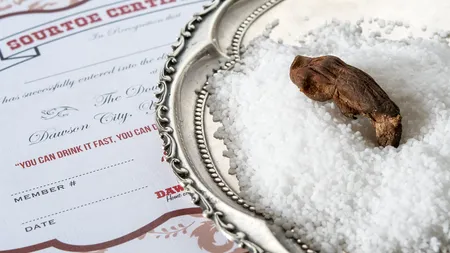 Și-a pierdut trei degete la cel mai dur ultramaraton din lume. A donat unul dintre ele pentru a fi servite în... cocktailuri