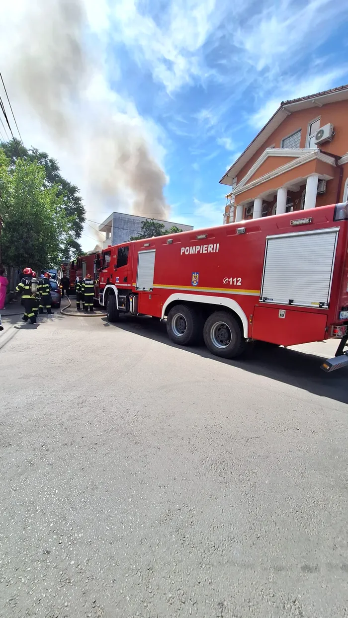 Incendiu puternic în a treia zi de Paște, în Capitală / Sursa foto: ISU București-Ilfov