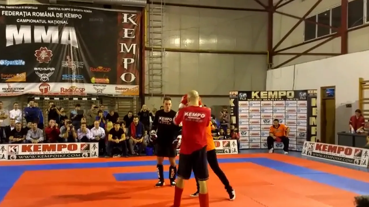 Mircea Badea s-a bătut în ring cu un motociclist pe care l-a jignit. Ce a pățit realizatorul TV. VIDEO