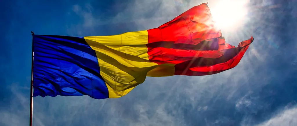 Pângărirea drapelului României, pedepsită cu amenzi uriașe. LEGEA a fost adoptată de Parlament