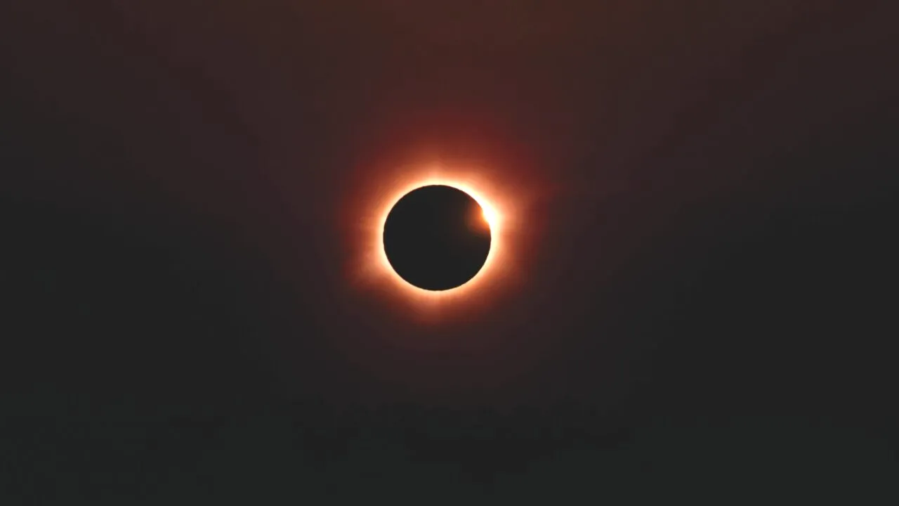 Eclipsa de soare în România. Când va avea loc fenomenul spectaculos. În ce orașe va putea fi urmărită