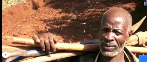Ștefan Mandachi are un „discipol în Kenya. După ce a văzut că guvernul îl ignoră, un sătean a construit singur un drum, cu ajutorul uneltelor agricole - VIDEO