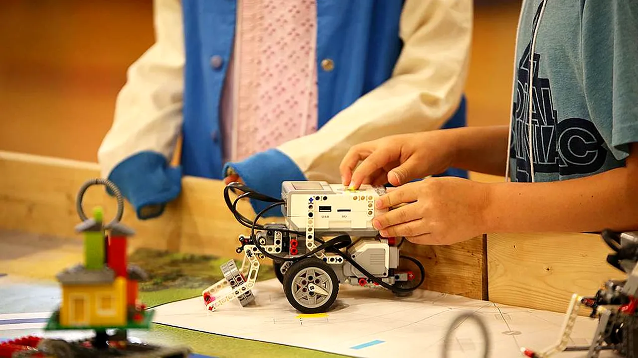 Au ieșit campioni mondiali la robotică, iar statul român i-a premiat cu o felicitare. „Nimeni nu zice nimic, iar copiii sunt dezamăgiţi”