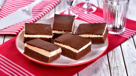 Rețeta de tort Kinder fără coacere. Desertul perfect și rapid pentru orice ocazie