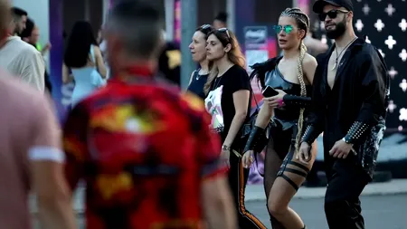 EXCLUSIV | Spectatorii de la sectorul VIP al festivalului Saga s-au drogat în fața polițiștilor. „Trăgeau pe nas în văzul tuturor”