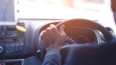 Șofer de UBER, jefuit de un client, în Timișoara. Poliția e pe urmele hoțului care s-a dat jos din mașină cu 1.300 de lei