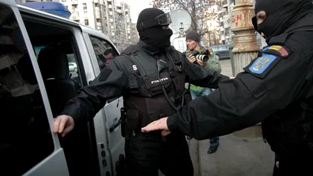 Șase băcăuani, cercetați după o încăierare în centrul orașului