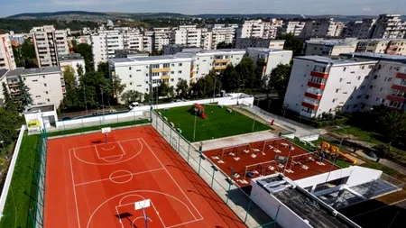 Așa arată o parcare semi-îngropată, cu spațiu verde și terenuri de sport, inaugurată la Cluj / GALERIE FOTO