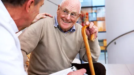 (P) Un pensionar a surprins medicii