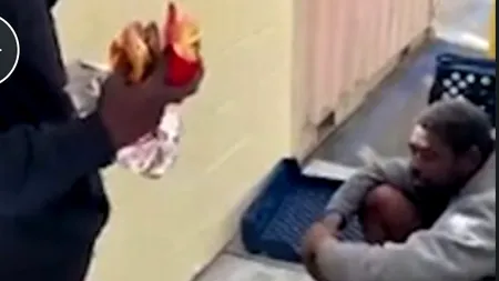 Un youtuber a fost CRITICAT dur după ce a batjocorit un om fără adăpost. Gestul sinistru făcut de bărbat