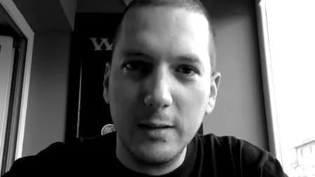 VIDEO VIRAL. Protestul unui român sătul de minciuni și dispreț: „Ne-am învrăjbit între noi, în loc să fim uniți și să vă dăm jos pe voi, măi, derbedeilor, care uitați că noi suntem stăpânii voștri!