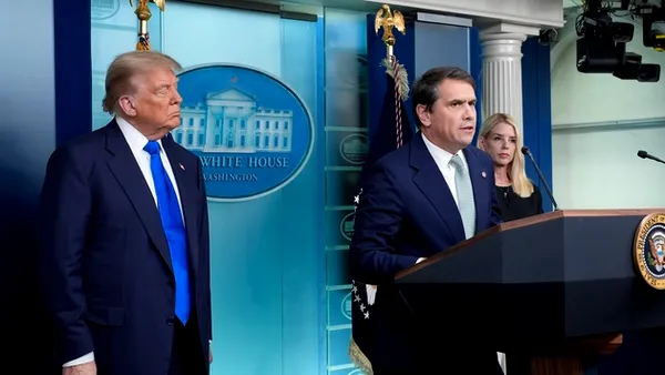 Trump continuă să-și pună oamenii în funcții de top. Președintele SUA vrea să-l pună pe Todd Blanche în funcția de procuror general