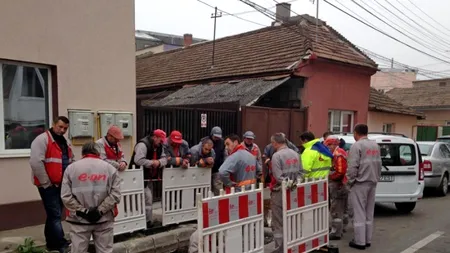 De câți muncitori e nevoie pentru a supraveghea un coleg? Fotografia virală realizată în Cluj