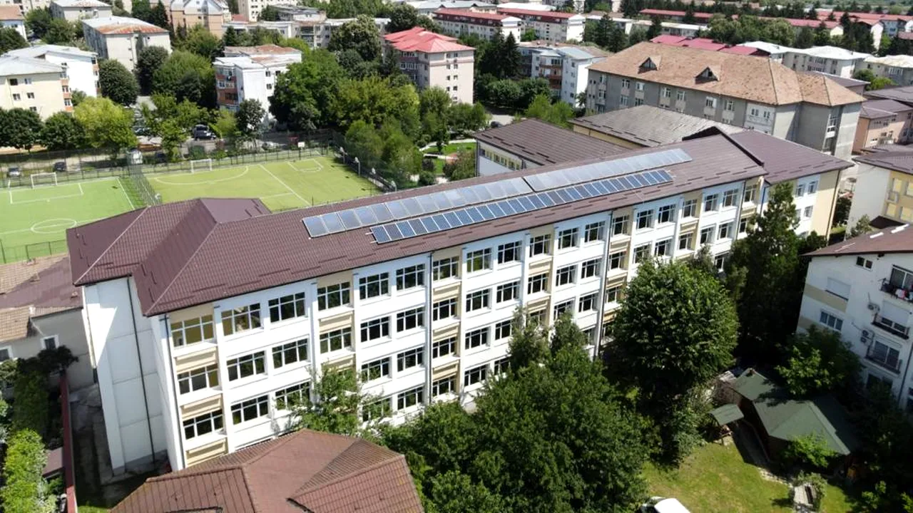 Acuzații grave într-o școală de renume din România: Un elev de 14 ani este acuzat de corupere SEXUALĂ de minori / Reacția liceului