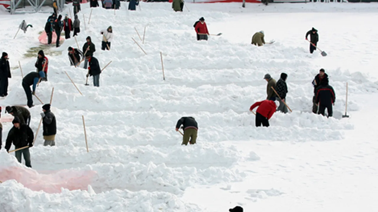 40 de deținuți, scoși să deszăpezească străzile, fiind plătiți cu 5 lei ora
