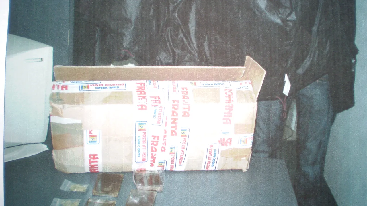 Hașiș din Franța, trimis în Craiova prin căptușeala hainelor