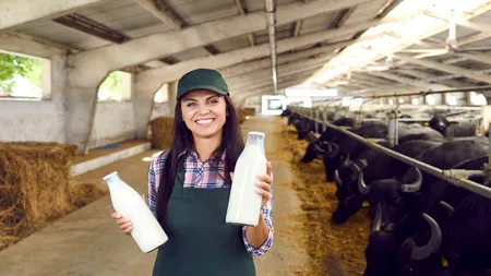 Laptele mai bogat în proteine și cu mai puțin colesterol decât laptele de vacă. Lista COMPLETĂ a beneficiilor