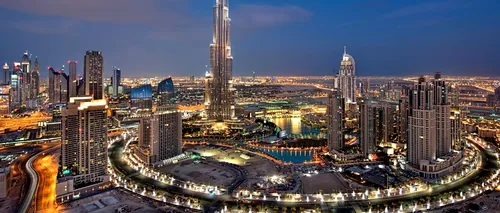 Imagini fabuloase: Un fulger lovește Burj Khalifa, cea mai înaltă clădire din lume. VIDEO