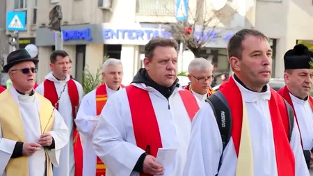PROCESIUNE cu Preasfântul Sacrament pe străzile din centrul Capitalei / Sărbătoarea datează din secolul al XIII-lea