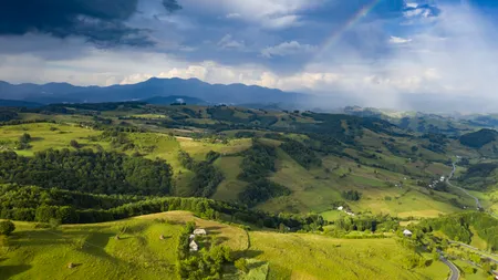 Stațiunea balneoclimaterică din estul Transilvaniei unde turiștii facilitează de tratamente terapeutice. Se numește și „orașul celor 100 de izvoare”