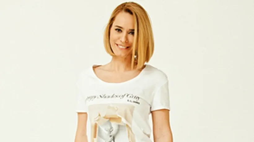 Andreea Esca își poartă cartea preferată pe tricou