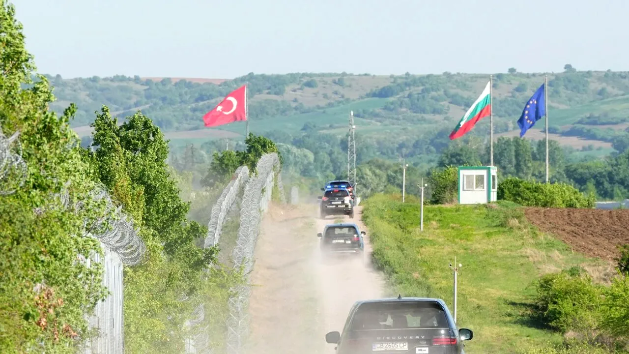 „Voi, românii, i-ați învățat cu șpaga, și ei fac abuzuri la maxim”. Doi turiști, UMILIȚI de grăniceri la granița turco-bulgară