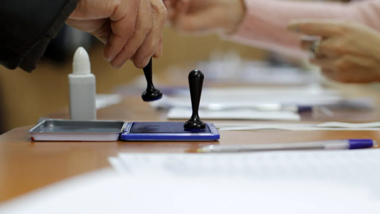 Câți români au mers la urne să își aleagă președintele la scrutinele organizate după 1989. PREZENȚA la vot la ultimele opt alegeri prezidențiale