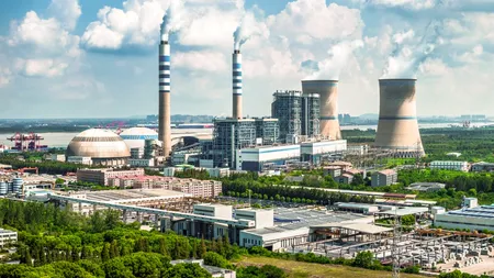 China a construit peste 50 de fabrici mari pe cărbune, în ciuda faptului că a continuat să investească masiv în energia verde. Care este motivul