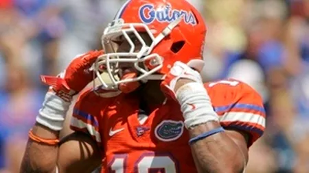 Un jucător de fotbal american a fost arestat pentru că a lătrat la un câine al poliției