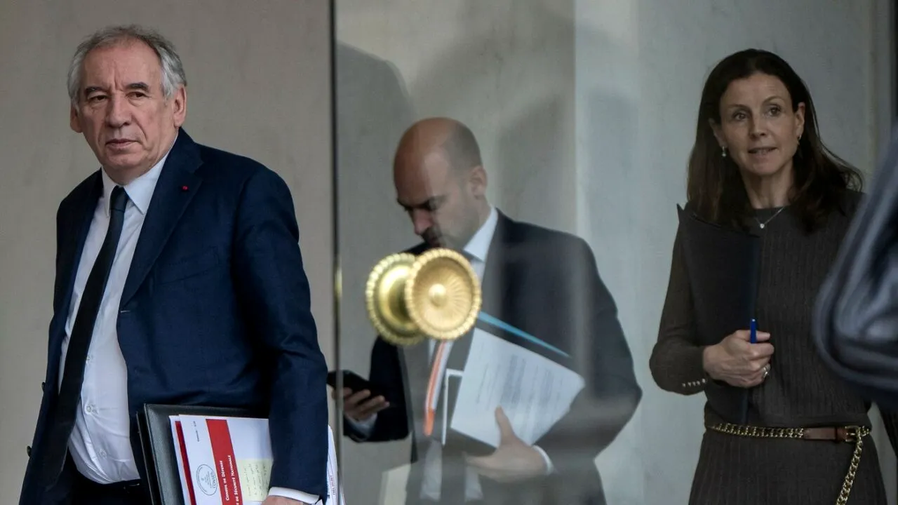 Guvernul Franței sprijină creșterea investițiilor în domeniul MILITAR/ Executivul garantează că planul nu implică majorarea impozitelor 