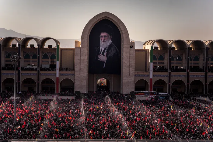 Sicriul cu trupul lui Ali Khamenei este transportat în Irak. Ce a scandat mulțimea, la unison, în tot acest timp și cum va fi încheiat omagiul de 6 zile