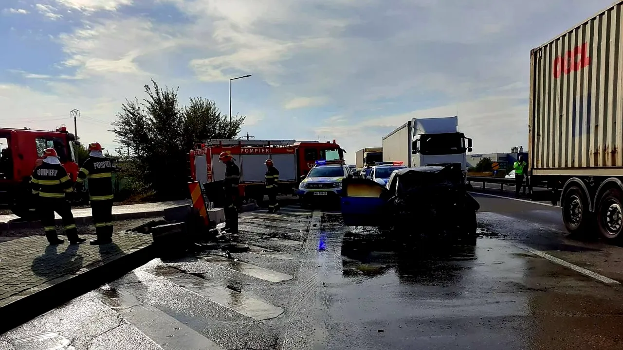 Autocar cu 30 de pasageri, implicat într-un accident pe Autostrada Piteşti - Bucureşti