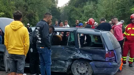 O femeie a murit și alte nouă persoane au fost rănite, între care trei copii, într-un grav accident produs în județul Constanța