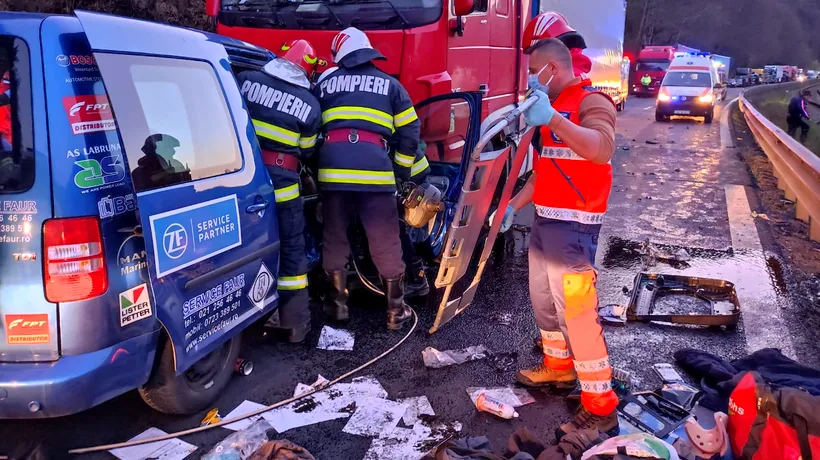 Grav accident rutier pe DN 7. Două persoane au murit în urma coliziunii dintre un autotren și un autoturism