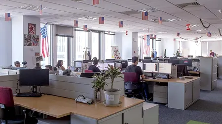 Studiu. Două treimi dintre companii vor să-și recheme salariații la birou. Jumătate dintre angajați ar prefera să rămână acasă